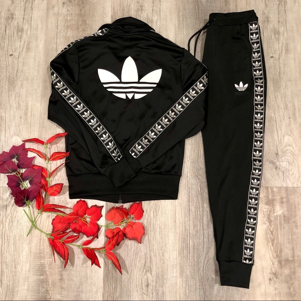 COPY - Adidas Originals Jacquard Side Black Outfit